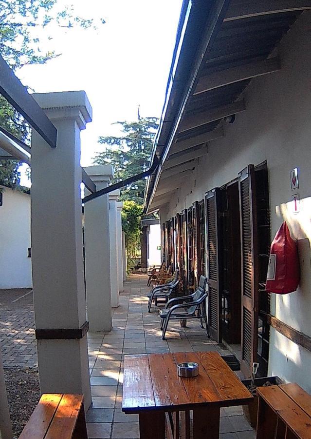 Kuru-Kuru Guesthouse Kuruman Bagian luar foto