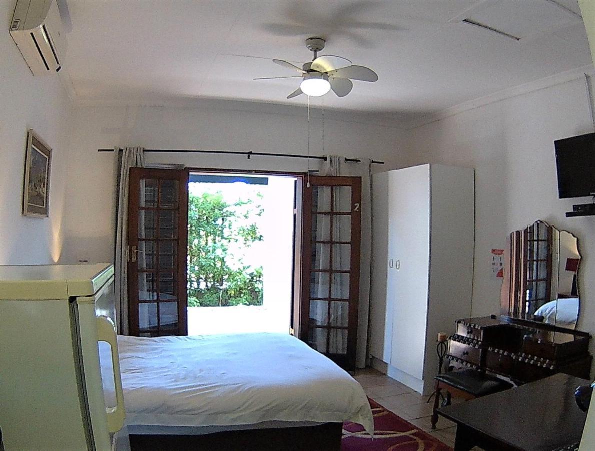 Kuru-Kuru Guesthouse Kuruman Bagian luar foto