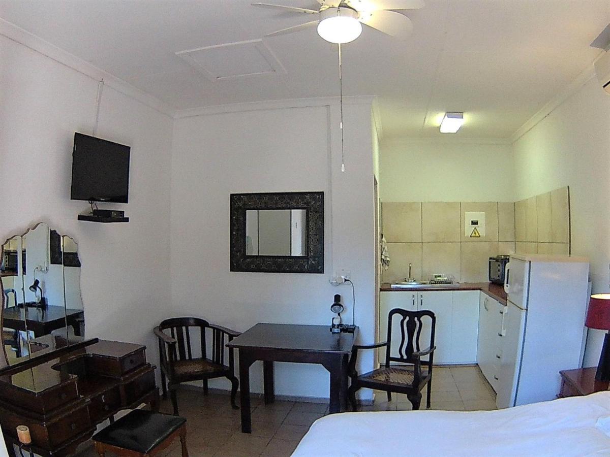 Kuru-Kuru Guesthouse Kuruman Bagian luar foto